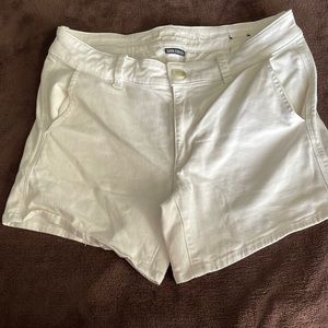 white american eagle shorts, size 8